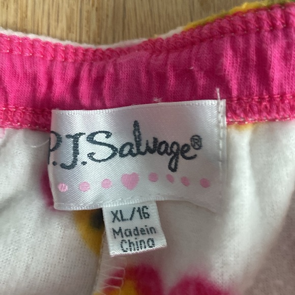 PJ Salvage Girl's Fleece Emoji/Hearts Pajama Set - Picture 8 of 8